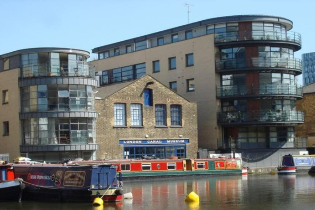 Functional Double With An Ensuite Toilet And Shower Near Tube And Bus Stations Londen Buitenkant foto