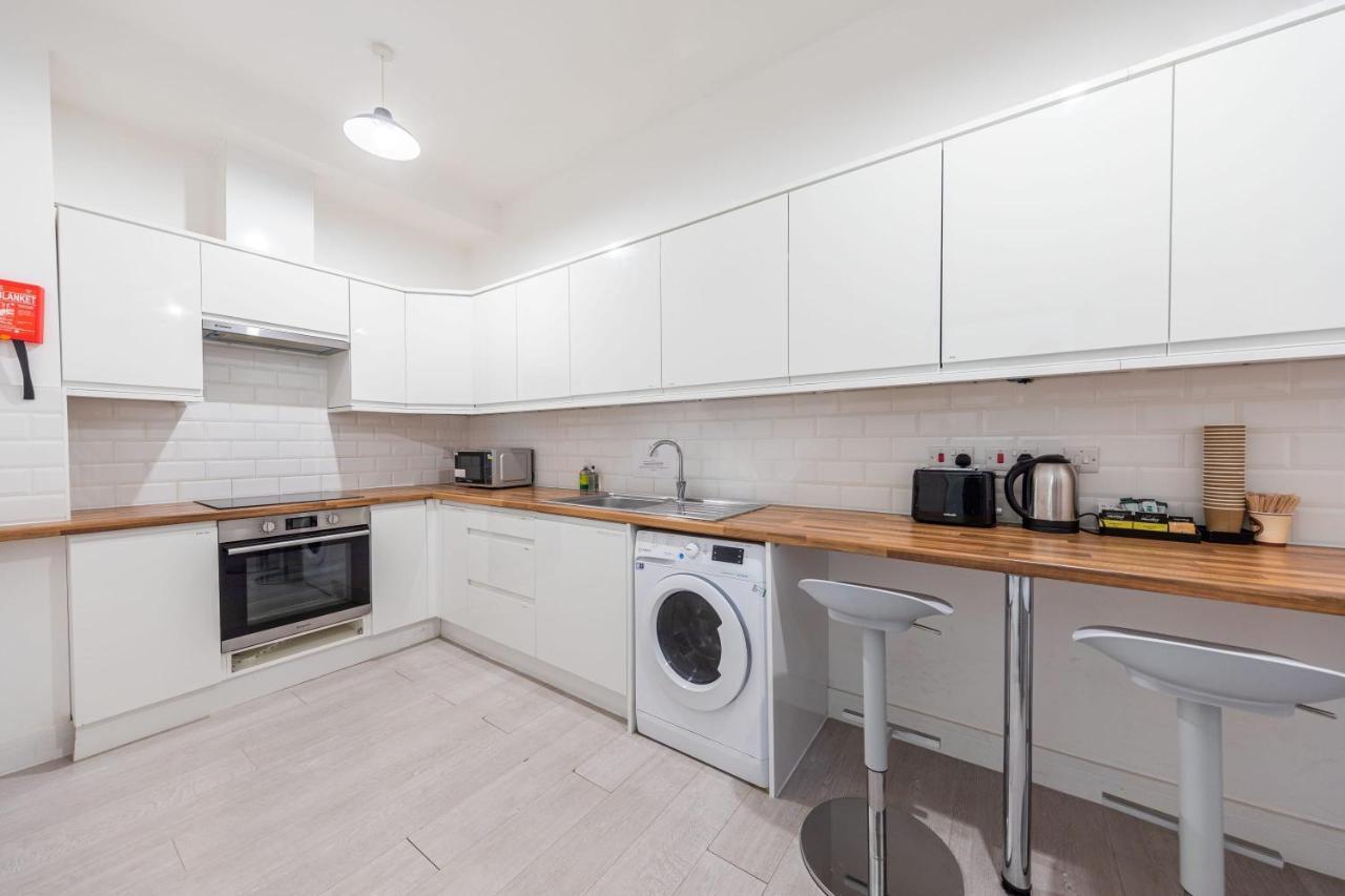 Functional Double With An Ensuite Toilet And Shower Near Tube And Bus Stations Londen Buitenkant foto